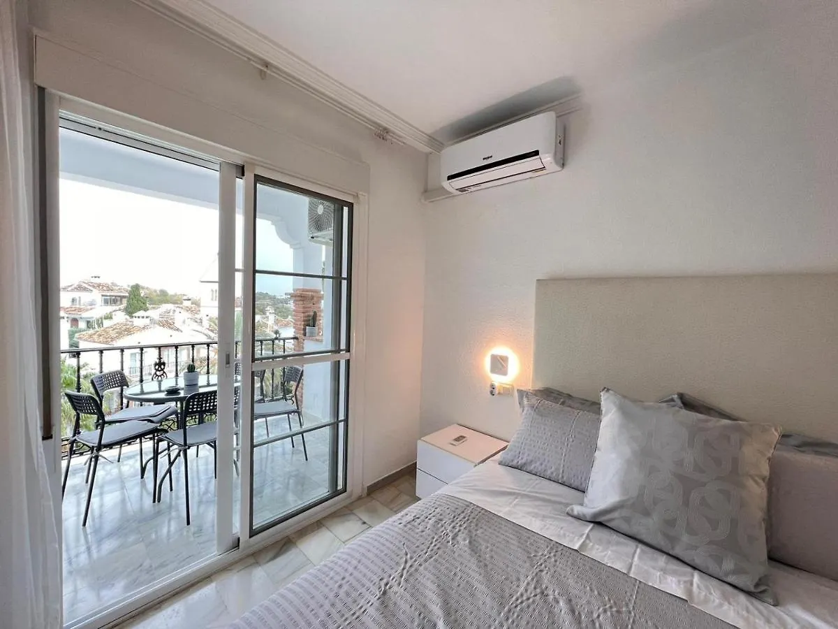 Apartamentos Malagatravelbook Piscina Y Parking Gratis Malaga