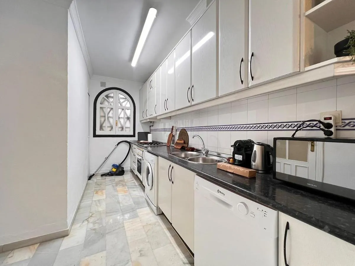 Apartamentos Malagatravelbook Piscina Y Parking Gratis 0*, Malaga