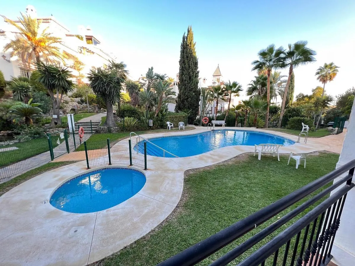 Apartamentos Malagatravelbook Piscina Y Parking Gratis 0*, Malaga